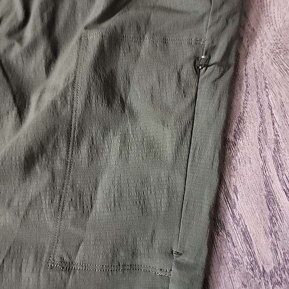 Athleta Trekkie North Jogger Dark Green Size 1X Pants with Zipper Pockets - Picture 5 of 5